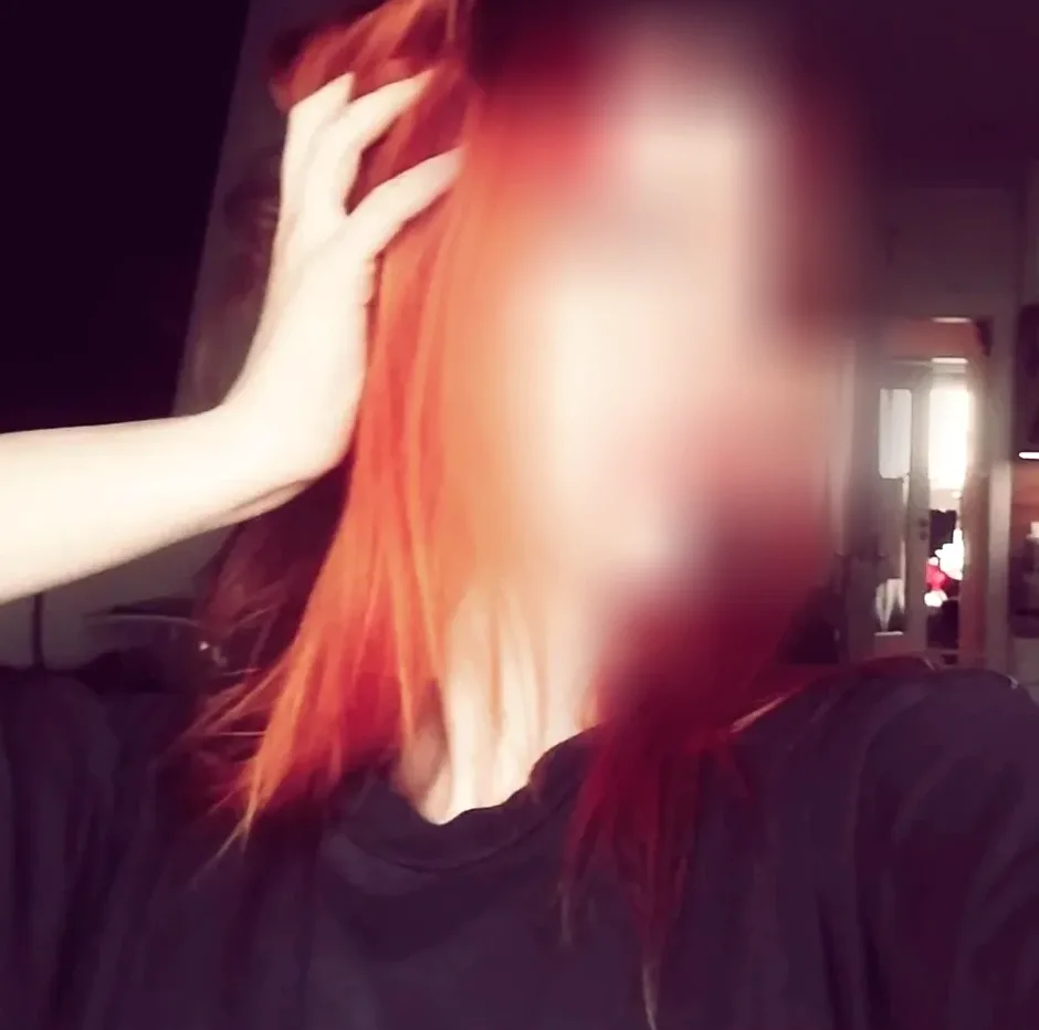 Azzurra, 19 anni